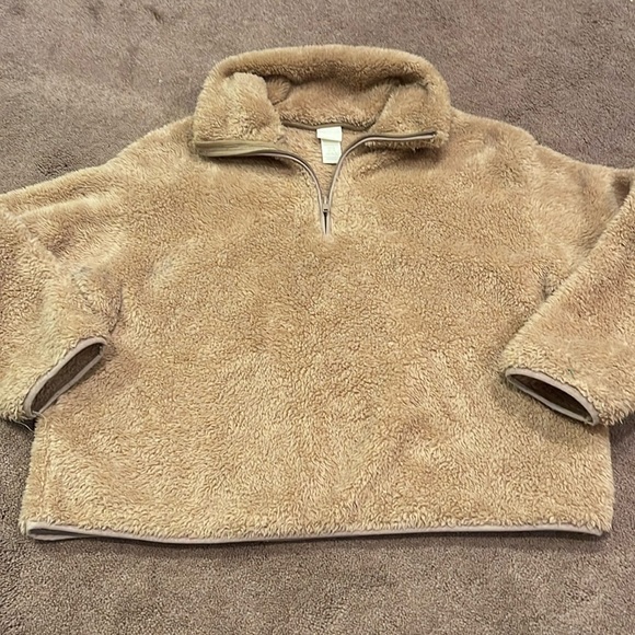 H&M Tops - Super soft Fleece pullover